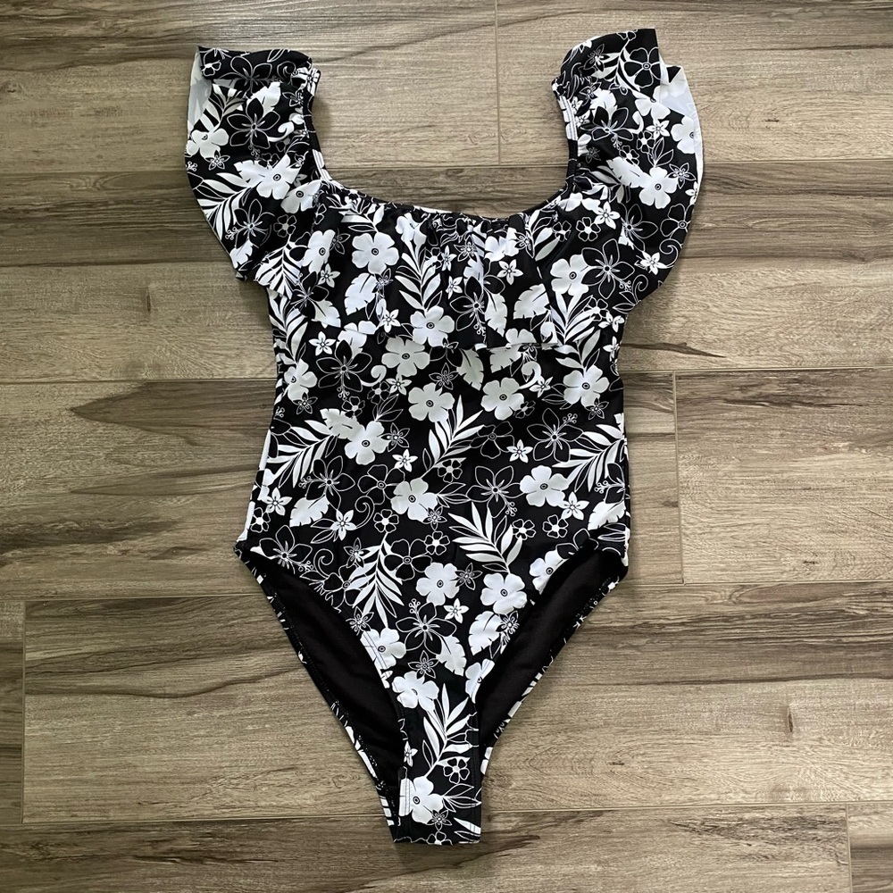 NEW Cabana del Sol swimsuit black white floral one piece ruffle top Size Medium